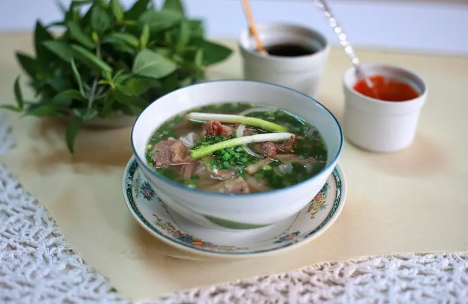 7 Quán Phở Bò Nổi Tiếng Sài Gòn: Hành Trình Khám Phá Hương Vị Truyền Thống