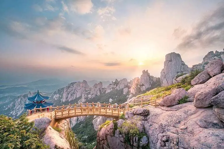 Cầu gỗ núi Lao Sơn
