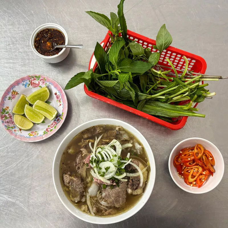 Tô phở truyền thống Việt Nam