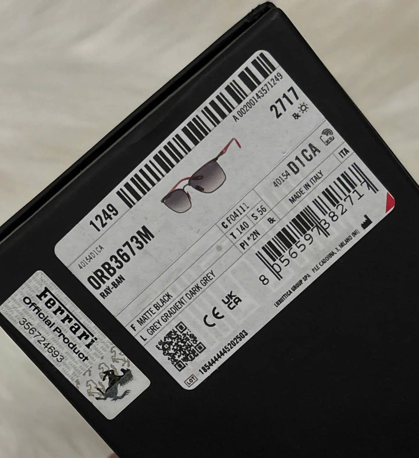 Chi tiết đáy hộp Ferrari chính hãng