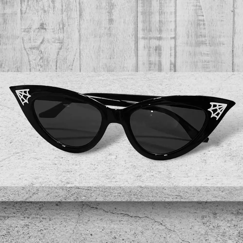 Phối đồ Halloween với mắt kính