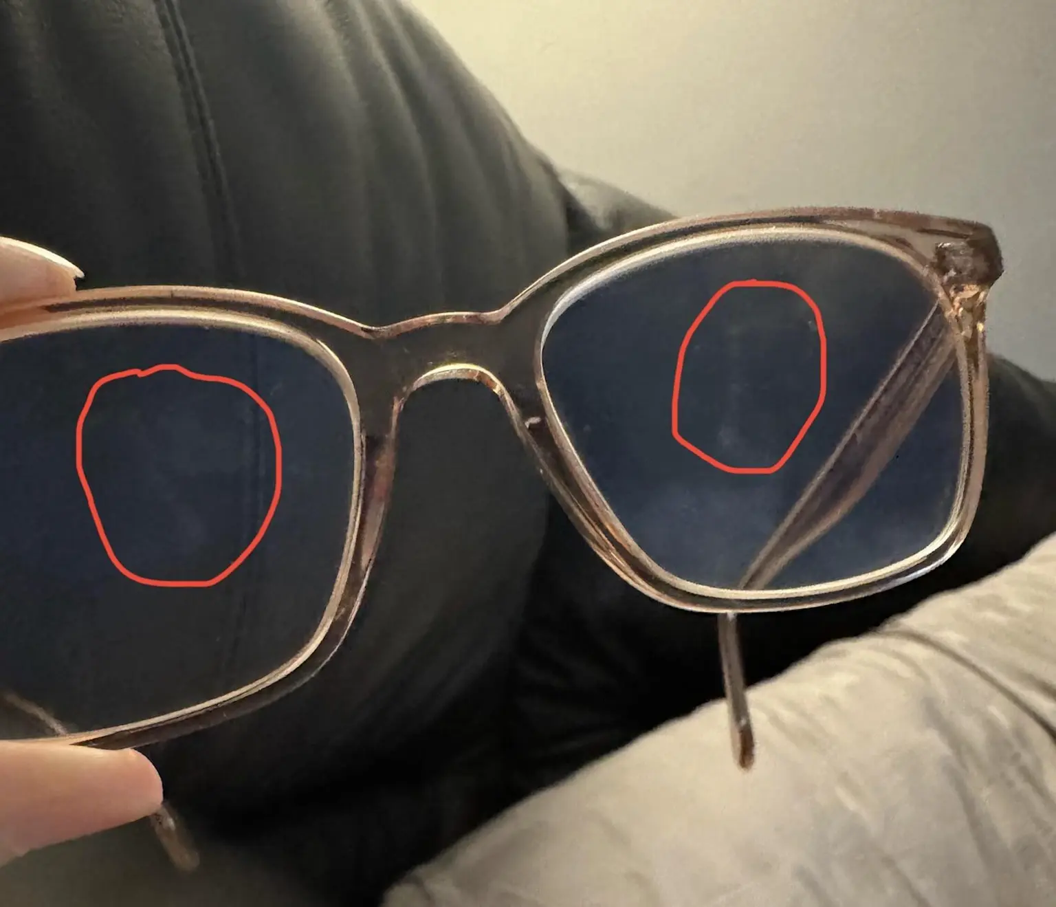 Cách nhận biết mức độ hư hỏng tròng kính