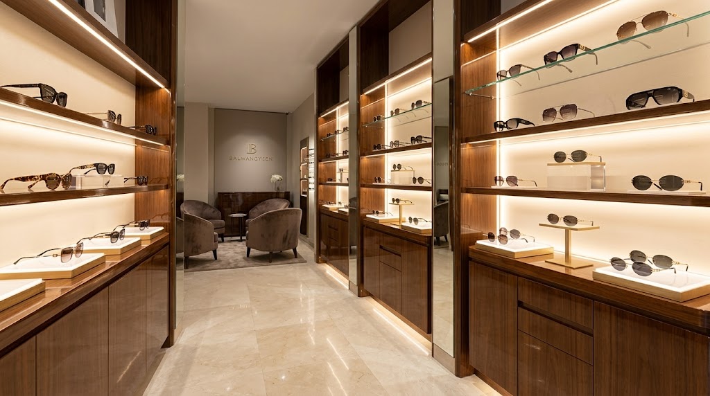 Showroom Mắt Kính Liên Sơn – không gian mua sắm kính mắt chính hãng đẳng cấp tại TP.HCM