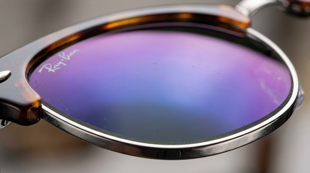 Chi tiết tròng kính lõm Ray-Ban Reverse nhìn cận cảnh